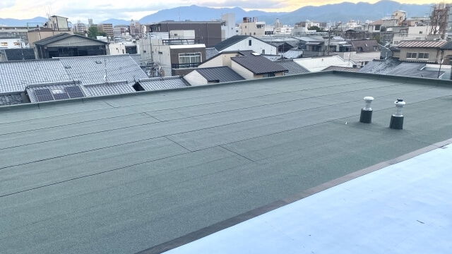陸屋根と三角屋根